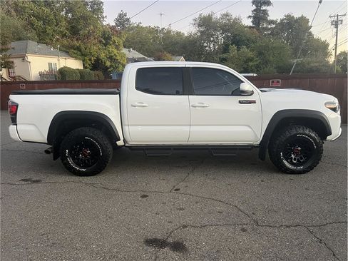 Used 2019 Toyota Tacoma TRD Pro image 8