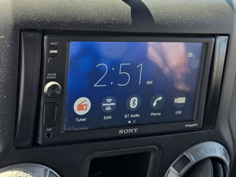 Used 2015 Jeep Wrangler Sport image 18