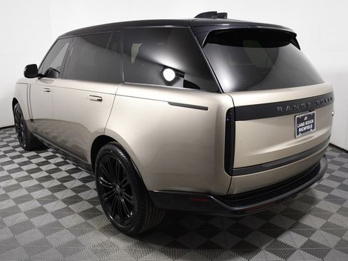 Used 2023 Land Rover Range Rover Long Wheelbase SE image 4
