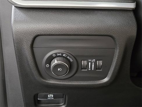 Used 2022 Jeep Grand Cherokee L Limited image 38