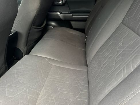 Used 2019 Toyota Tacoma TRD Sport image 5