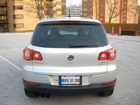 Used 2009 Volkswagen Tiguan SE image 9