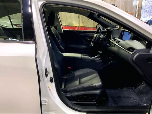 Used 2019 Lexus ES 300h w/ Premium Package image 9