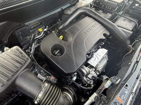 Used 2023 Chevrolet Equinox LT AWD/4WD image 42