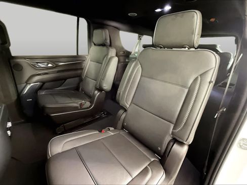 Used 2022 GMC Yukon XL Denali AWD/4WD image 19