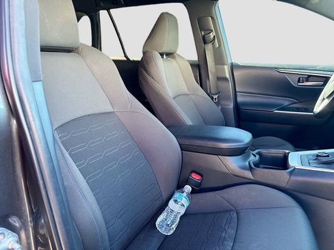 Used 2023 Toyota RAV4 SE image 25