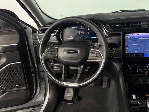 Used 2023 Jeep Grand Cherokee 4WD 4xe image 13