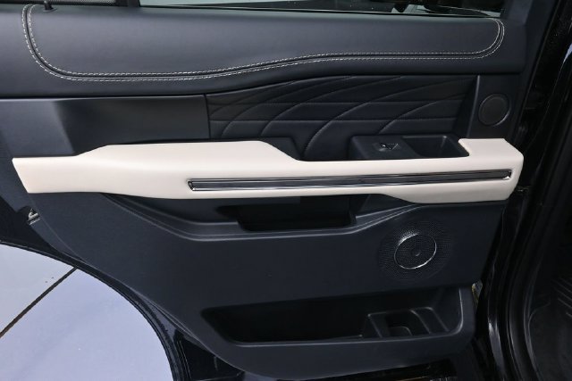 Used 2022 Ford Expedition Platinum AWD/4WD image 29