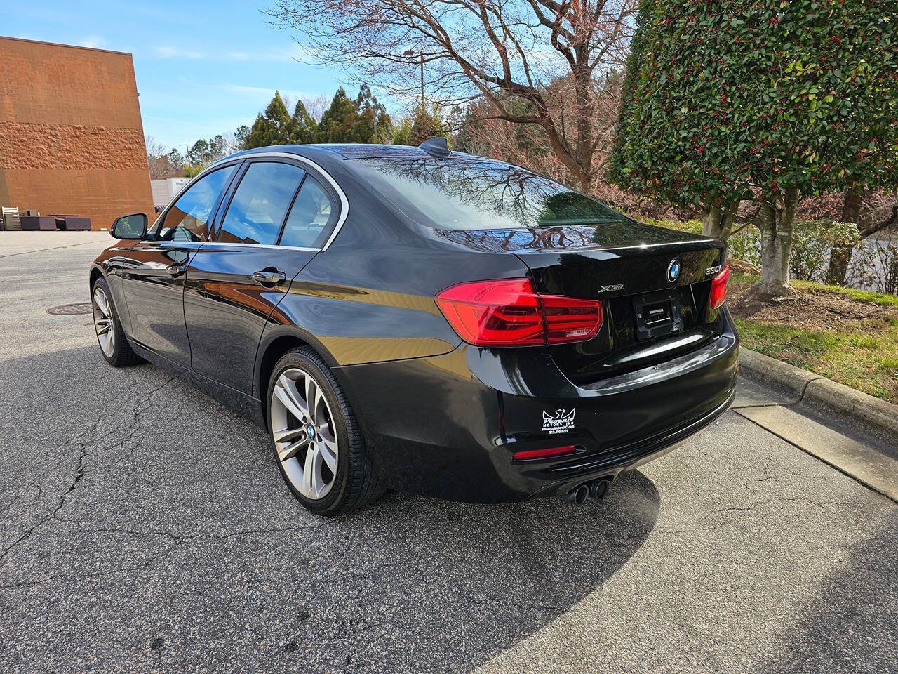 Used 2018 BMW 330i xDrive Sedan AWD/4WD image 3