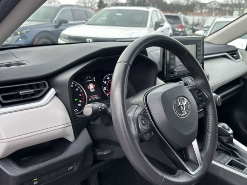 Used 2021 Toyota RAV4 XLE Premium image 20