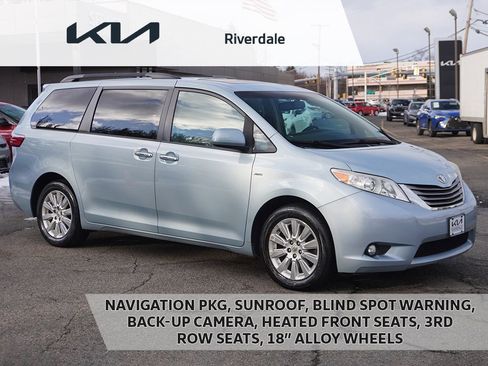 Used 2016 Toyota Sienna XLE image 1