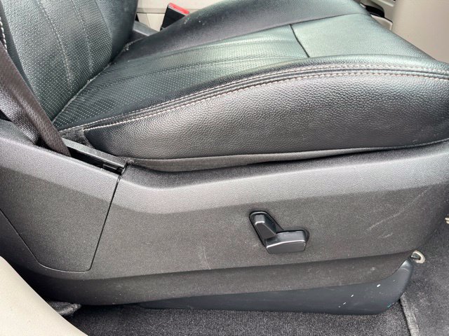 Used 2016 Chrysler Town & Country Touring-L w/ Driver Convenience Group FWD image 12
