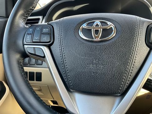 Used 2017 Toyota Highlander XLE image 23