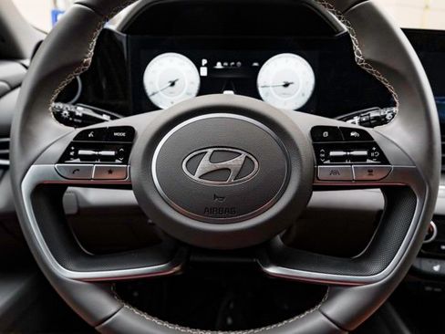 Used 2024 Hyundai Elantra SEL w/ Convenience Package image 11