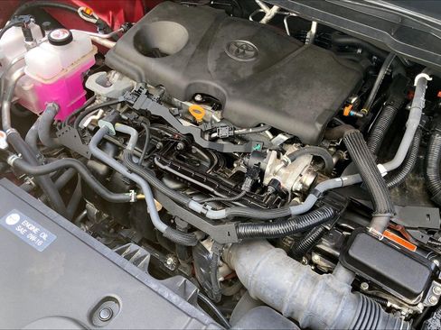 Used 2025 Toyota Sienna XLE FWD image 37