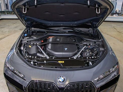 Used 2026 BMW 750e xDrive w/ Autobahn Package image 5