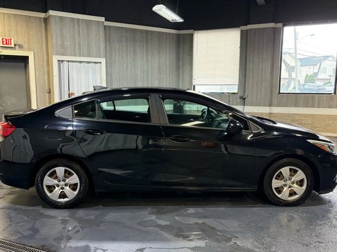 Used 2017 Chevrolet Cruze LS FWD image 7