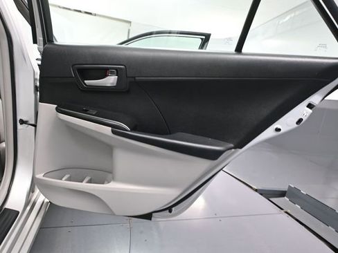 Used 2012 Toyota Camry LE image 35