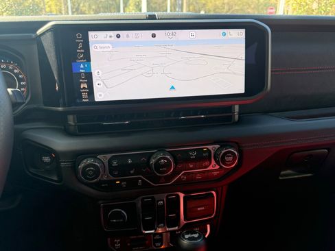 Used 2024 Jeep Wrangler Unlimited Rubicon 392 image 40