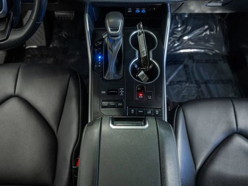 Used 2022 Toyota Highlander XLE AWD/4WD image 25