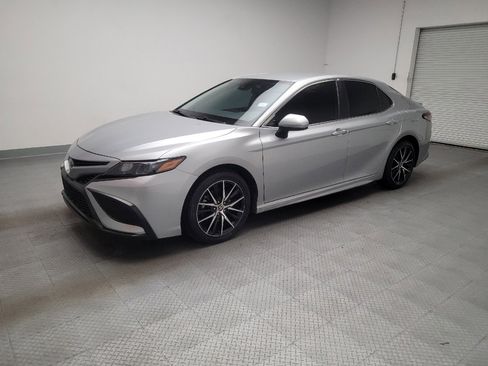 Used 2021 Toyota Camry SE w/ Carpet Mat Package (TMS) image 2