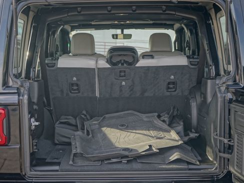 Used 2022 Jeep Wrangler Unlimited Sahara image 9