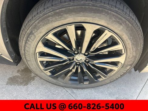 Used 2025 Toyota Highlander XSE AWD/4WD image 5