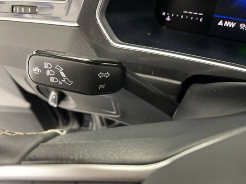 Used 2024 Volkswagen Tiguan SE AWD/4WD image 19