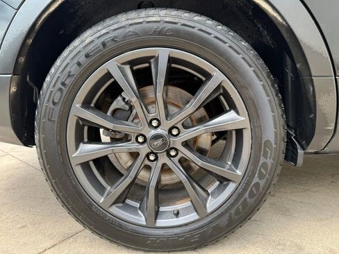 Used 2017 Ford Explorer XLT w/ Equipment Group 202A image 7