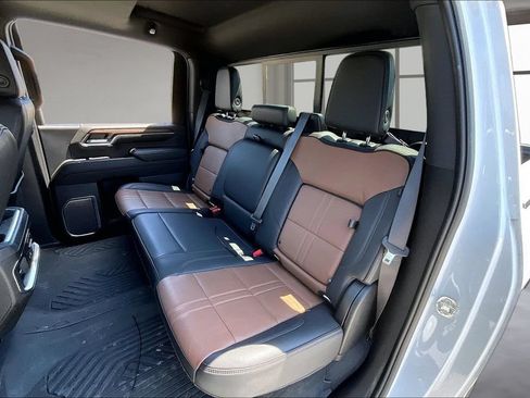 Used 2024 Chevrolet Silverado 2500 High Country w/ High Country Premium Package AWD/4WD image 22