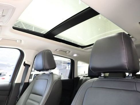 Used 2017 Ford Escape Titanium image 27