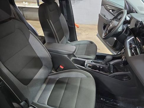Used 2025 Chevrolet TrailBlazer LT AWD/4WD image 12