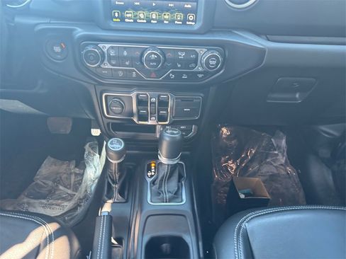 Used 2022 Jeep Wrangler Unlimited Sahara w/ Cold Weather Group image 11