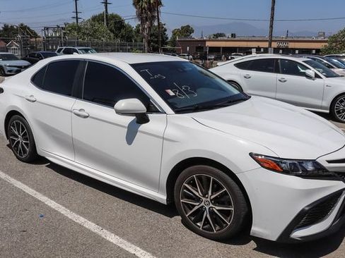 Used 2023 Toyota Camry SE FWD image 2