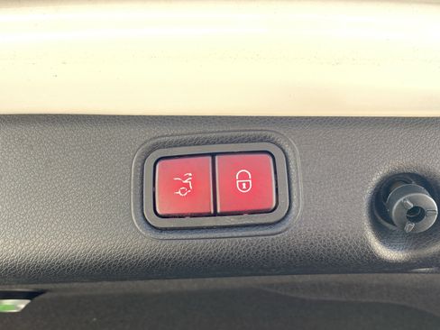 Used 2022 Mercedes-Benz E 450 E 450 w/ Driver Assistance Package image 55