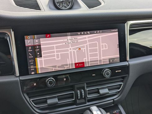 Certified 2026 Porsche Macan AWD/4WD image 17