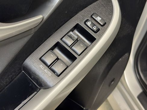 Used 2013 Toyota Prius Four image 9