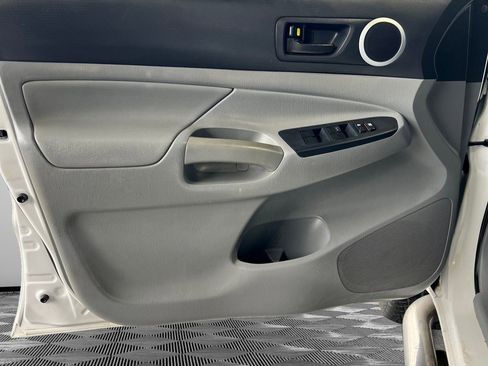 Used 2012 Toyota Tacoma PreRunner image 21