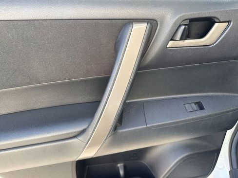 Used 2010 Toyota Highlander Sport image 12