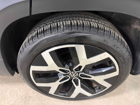 Certified 2023 Volkswagen Taos SEL AWD/4WD image 9