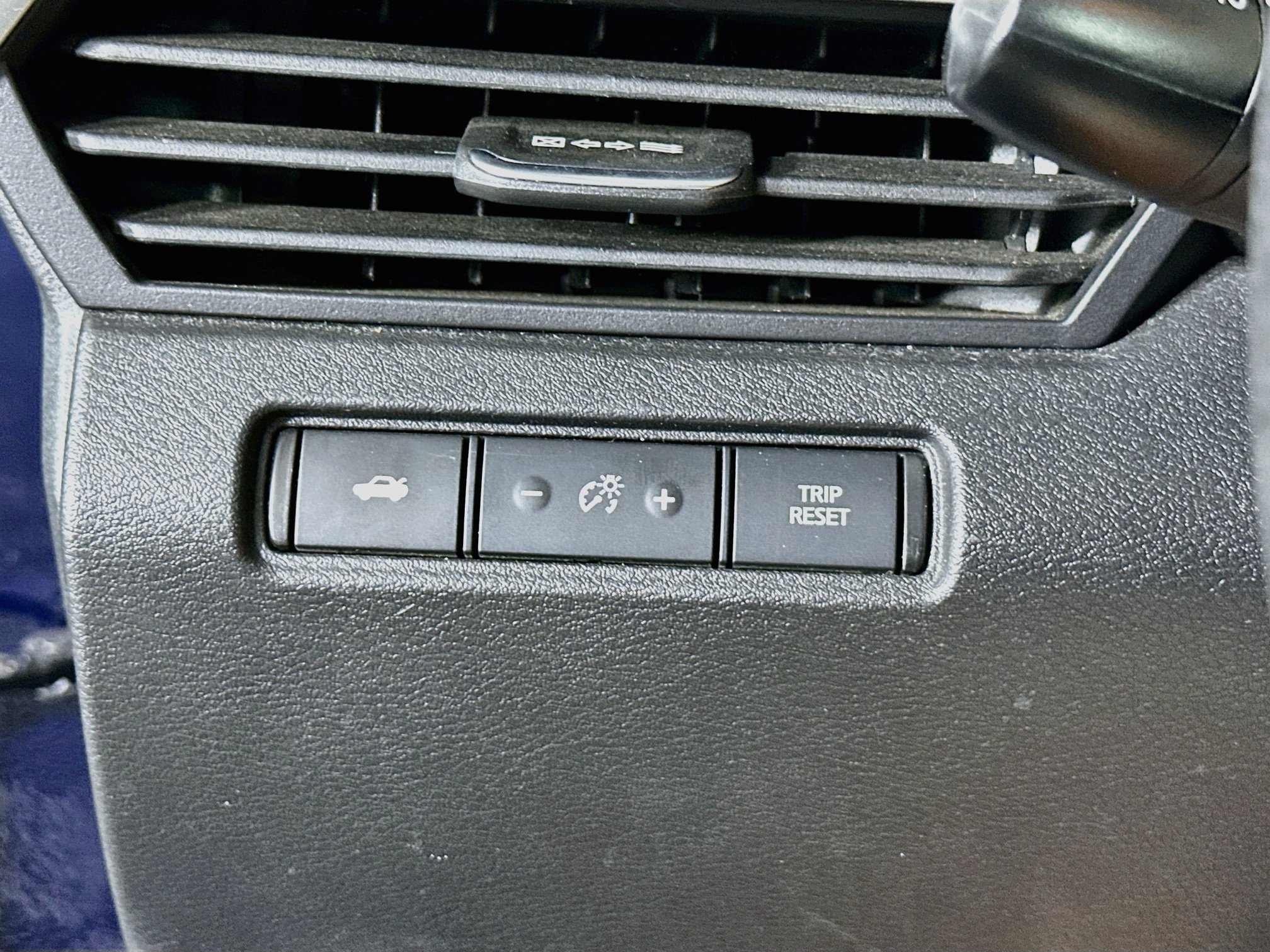 Used 2024 Nissan Altima 2.5 SR FWD image 17