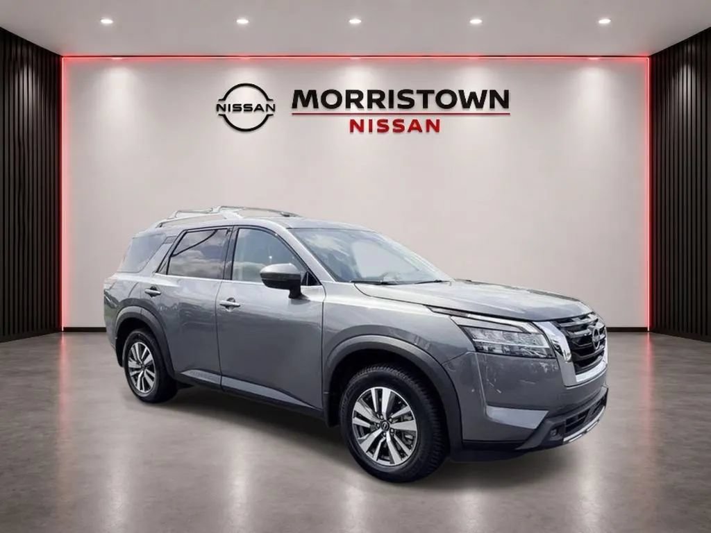 Used 2023 Nissan Pathfinder SL AWD/4WD image 2