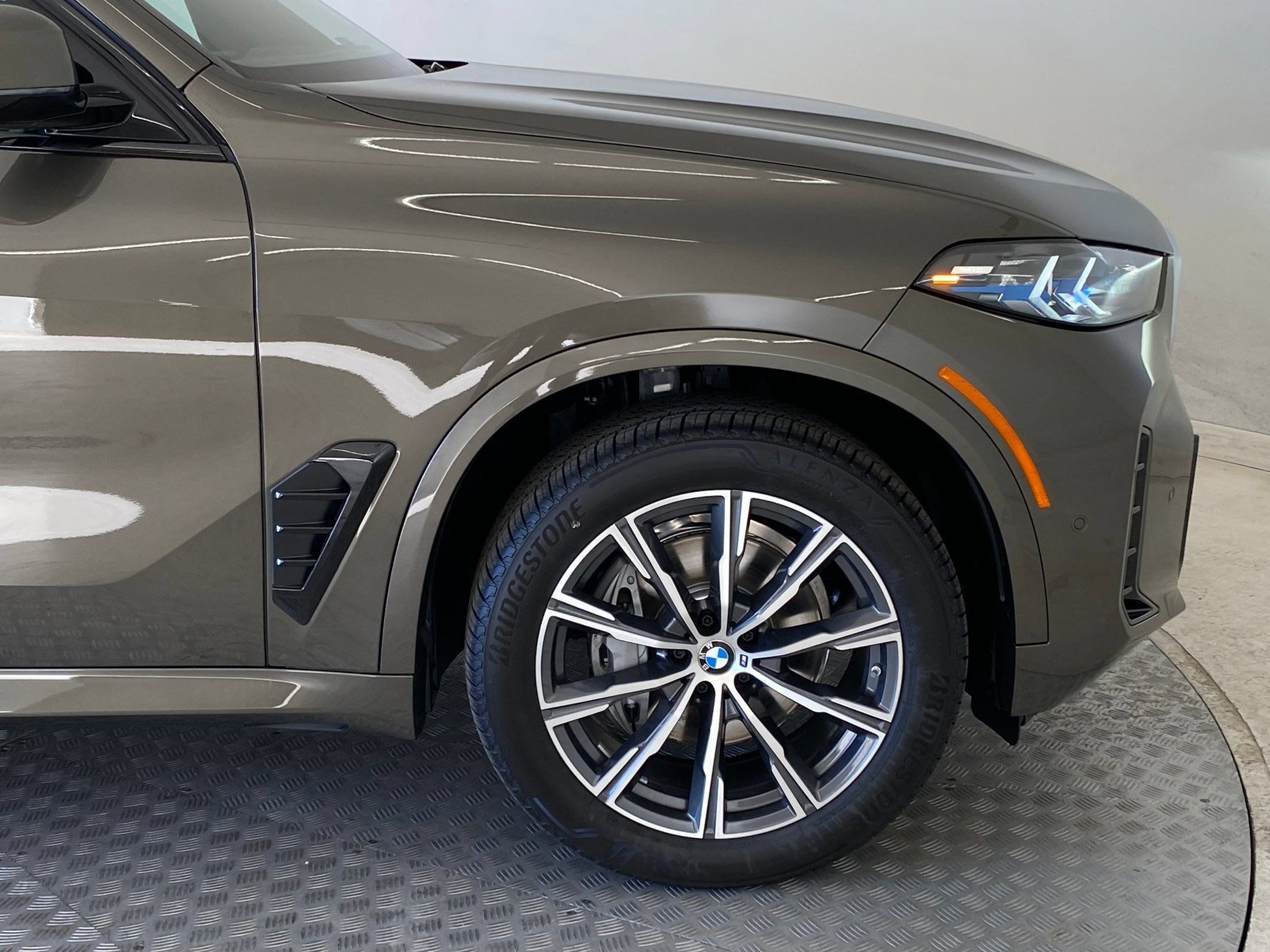 Used 2026 BMW X5 xDrive40i w/ M Sport Package AWD/4WD image 11