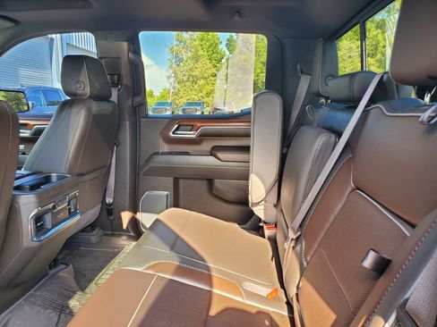 Used 2023 GMC Sierra 1500 Denali w/ Denali Reserve Package AWD/4WD image 11