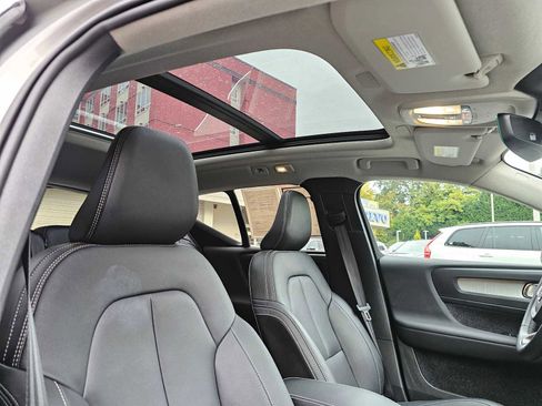 Certified 2025 Volvo XC40 B5 Core image 11