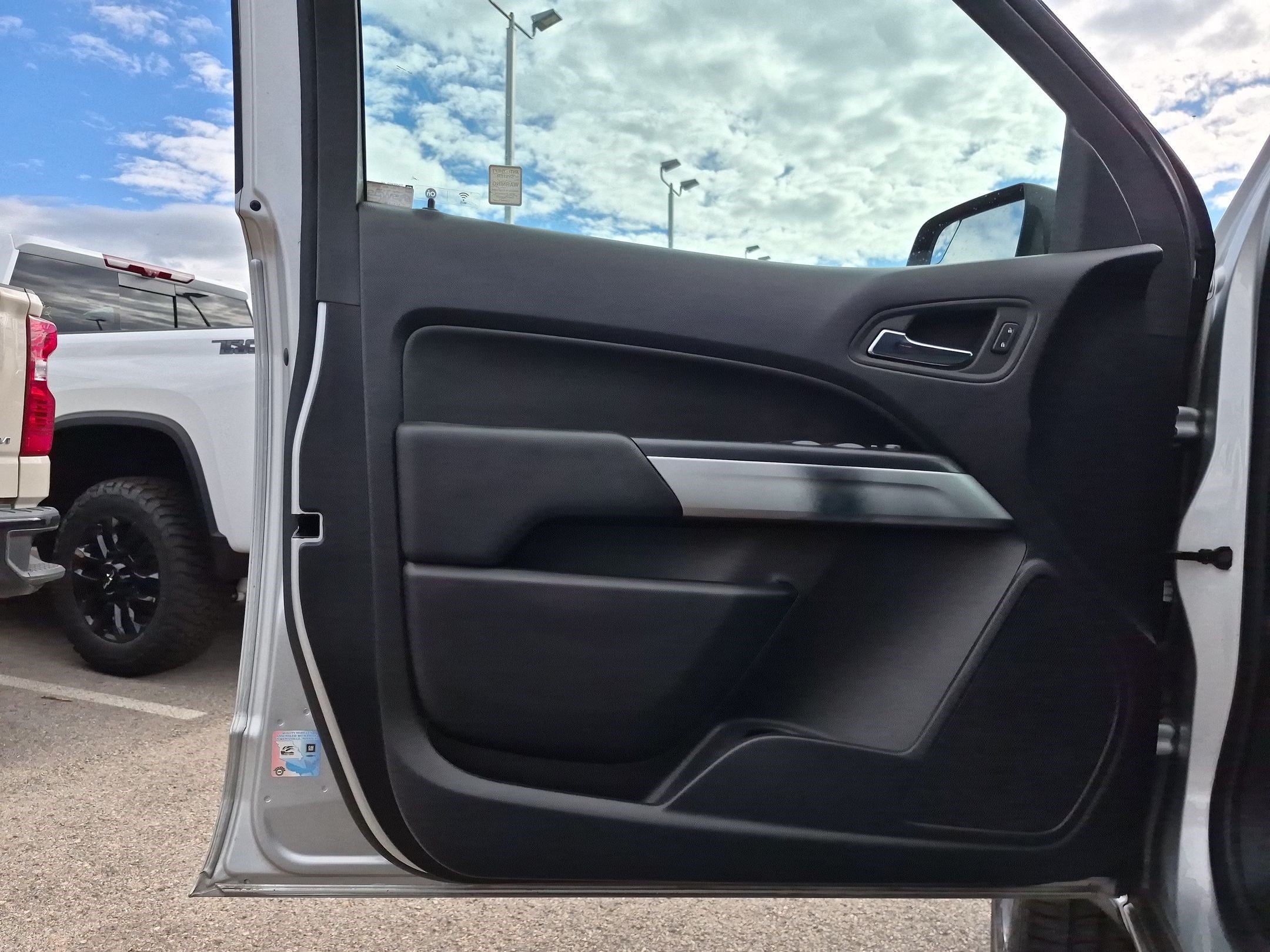 Used 2018 Chevrolet Colorado LT w/ LT Convenience Package RWD image 12