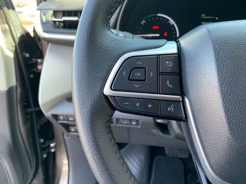 Used 2024 Toyota Sienna XLE image 30