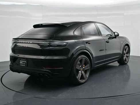 Certified 2023 Porsche Cayenne Turbo S AWD/4WD image 7