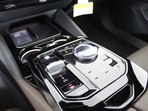 New 2026 BMW 530i xDrive w/ M Sport Package image 17