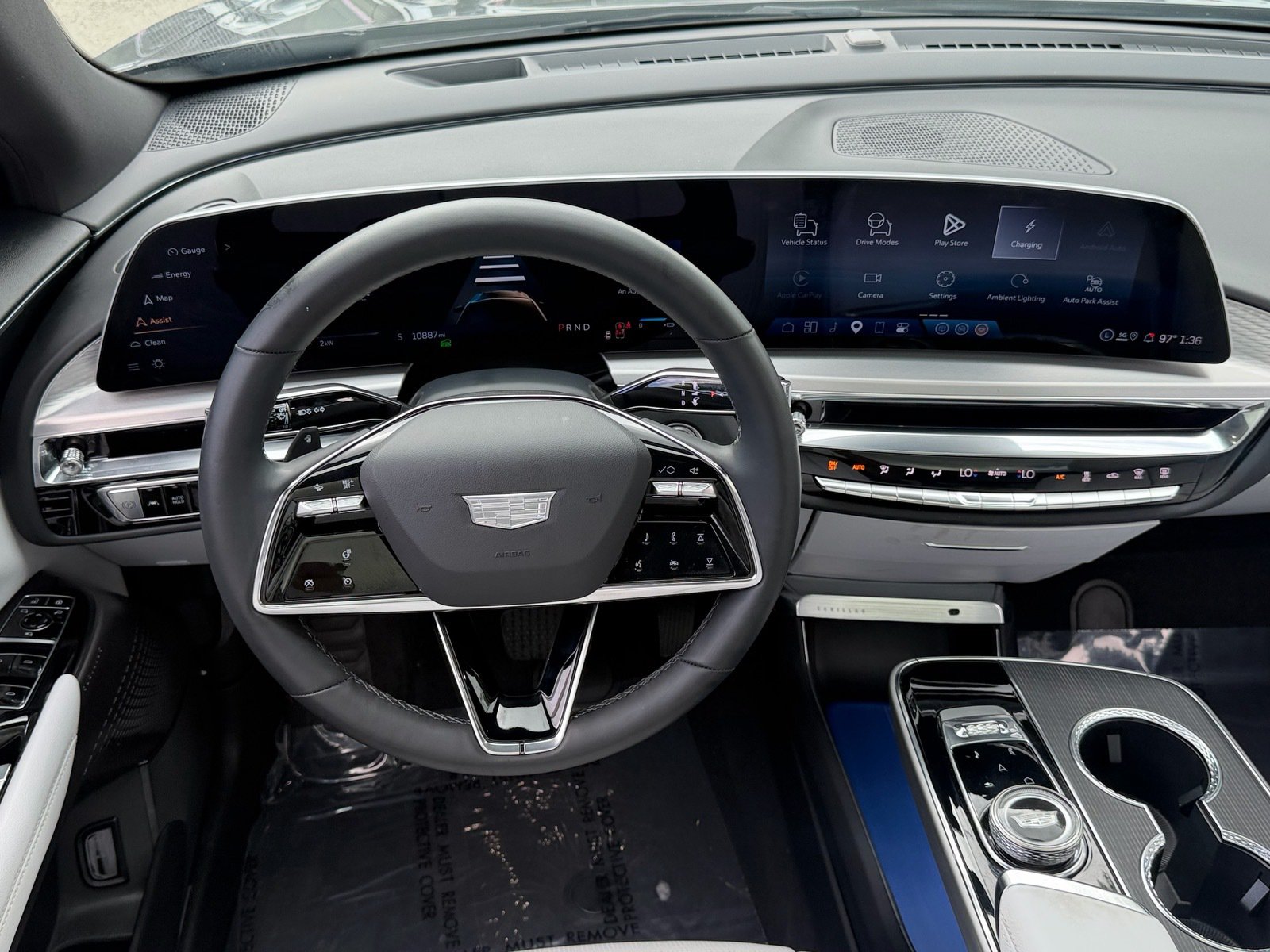 Used 2025 Cadillac Lyriq Luxury RWD image 13
